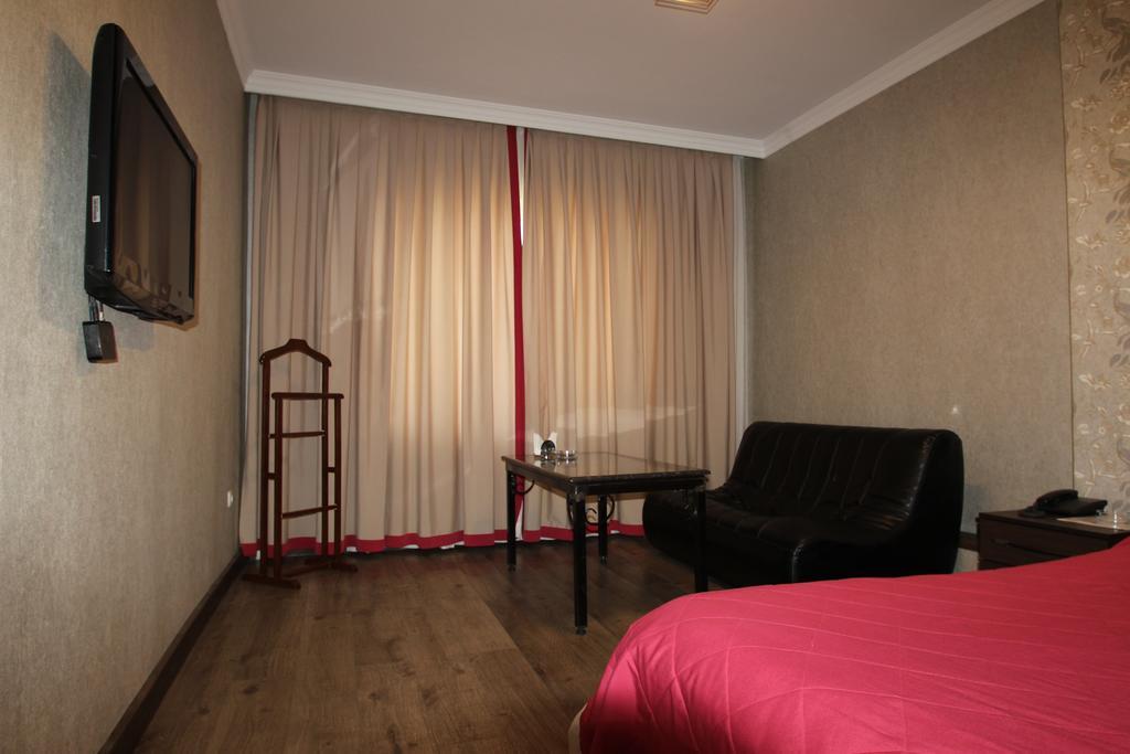 Delphin Guest House Bishkek Exterior foto